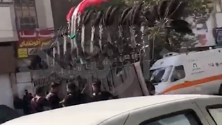 دسته عزاداری باعث اخلال در عبور و مرور آمبولانس ها شده است