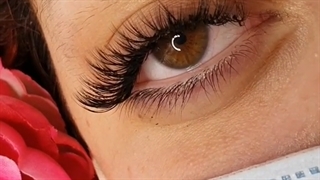 اکستنشن مژه دلوکس