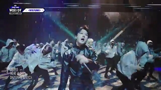 Stray Kids Thunderous on stage