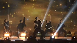 اجرای تایتل ترک All Your Fault یوگیوم به همراه گری در کنسرت آنلاین امروز AOMG