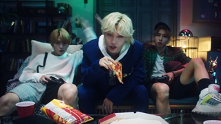 ترک {Domino} از {stray kids}