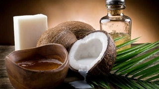 بررسی ۵ مورد شگفت انگیز از خواص روغن نارگیل برای مو ها