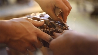 رنگ کاری مبلمان سلطنتی چگونه انجام میشود؟