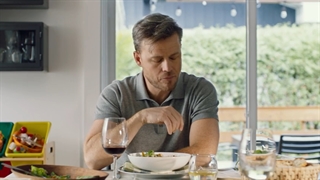 فیلم خانوادگی و عاشقانه__راهنمای ساخت خانواده کامل__The Guide to the Perfect Family___دوبله فارسی....امتیاز: 10/6.4___2021