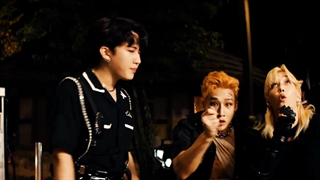 Stray kids thunderous