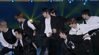 اجرای آهنگ My pace در فن میتینگ Hi stay