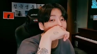 آرمی لطفا از کوکی مون حمایت کنین هیترا خیلی دارن اذیتش میکنن بخدا خودشم هم هیت ها رو میبینه ناراحت میشه لطفا حمایت کنید