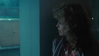 ایران خانم ترسیده در حال فراره فهمیده دشمنان داخلی با گرانی دارن نسل کشیمون میکنند