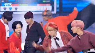 فن کم یونهو عضو ایتیز در اجرای اهنگ eternal sunshine