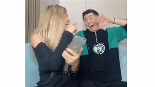 کدوم دوستت اینجوری میخنده؟؟