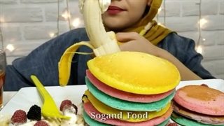 سوگند فود خوردن پنکیک رنگین کمانی و موز