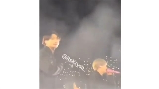 این آرمی دیگه زیادی خوش شانسهههههه/ ن من حسودیم نشد کی گفته حسودیم شد¡-¡