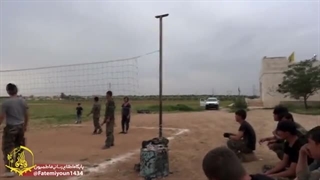 صمیمیت و تواضع فرمانده شهید فاطمیون با همرزمانش + فیلم