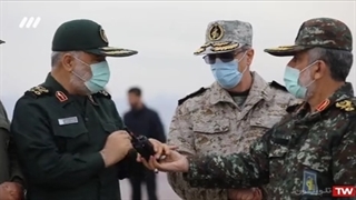 تشریح رزمایش پیامبر اعظم 17 توسط فرماندهان ارشد نیروهای مسلح در اطاق جنگ رزمایش پیامبر اعظم 17