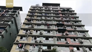 عبور مونوریل از داخل بلوک آپارتمان!