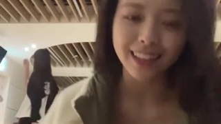 وقتی یونا ایتزی اهنگ لالیسا رو اجرا میکنه