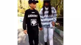 داره به جاهای باریک میکشه  ( پچه از خودشون بزگتره)