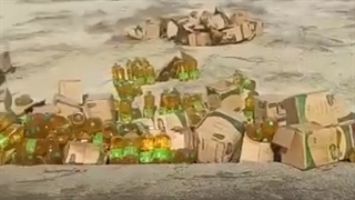 کمک مردم شریف سیستان و بلوچستان ،کمک برای جمع‌آوری بار کامیون چپ شده