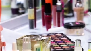 کاشت و طراحی ناخن