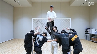 دنس پرکتیس اینتروی اجرای تی اکس تی در WeverseCon202