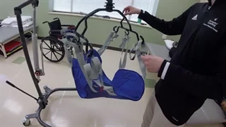 انتقال بیمار با بالابر یا لیفتر بیمار