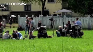 پدرم احساساتمو جریحه دار کرد بعد دیونه شدم بردنم بیمارستان حالا اگه گیر نازی ها میفتادم میکشتنم