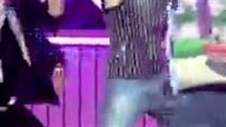 فنکم اریک eric عضو دبویز the boyz در اجرای آهنگ lip gloss