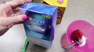 استفاده از توت فرنگی برای سفید کردن دندان