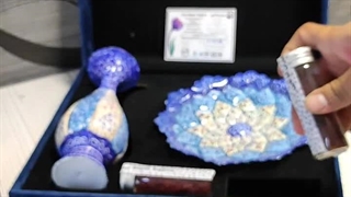 پک زعفران هدیه – گلدان و بشقاب طرح میناکاری – ۴ گرم – کد 1501 - فروشگاه زعفران آنا قاین